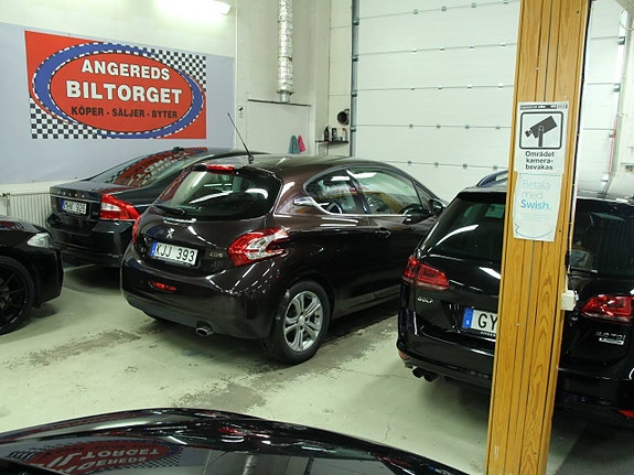 Peugeot 208 3 of 13