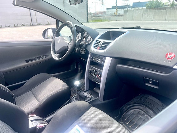 Peugeot 207 CC 7 of 9