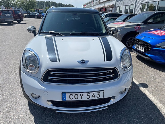 MINI Countryman Cooper D 2 of 5