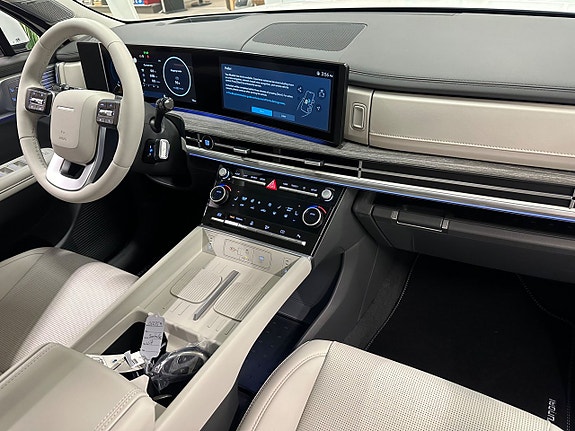 Hyundai Santa Fe 8 of 15