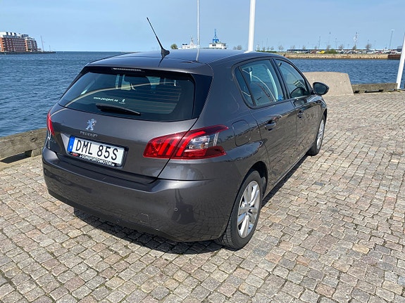 Peugeot 308 8 of 12