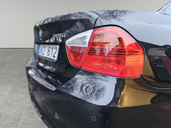 BMW 325i 9 of 18