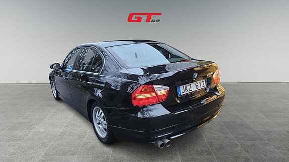 BMW 325i 4 of 5