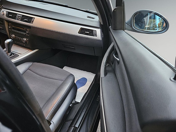 BMW 325i 12 of 18