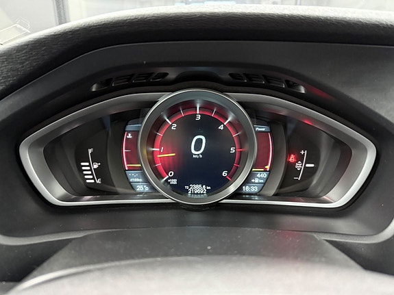 Volvo V40 16 of 23