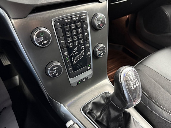 Volvo V40 17 of 23