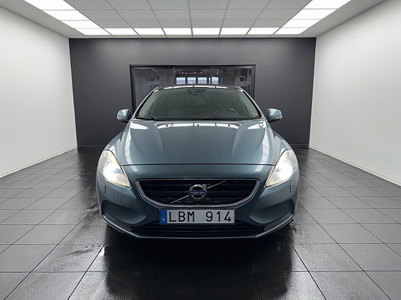 Volvo V40 2 of 5