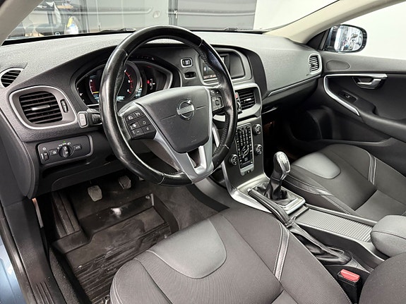 Volvo V40 9 of 23