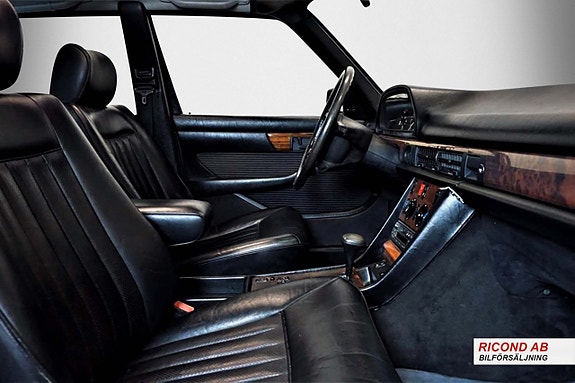 Mercedes-Benz 300 SE 13 of 23