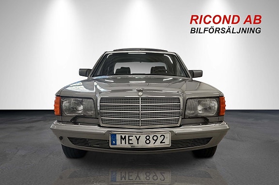 Mercedes-Benz 300 SE 9 of 23