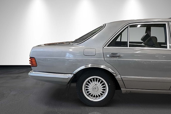 Mercedes-Benz 300 SE 3 of 23