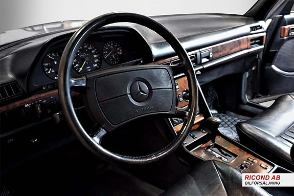 Mercedes-Benz 300 SE 16 of 23