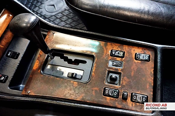 Mercedes-Benz 300 SE 19 of 23