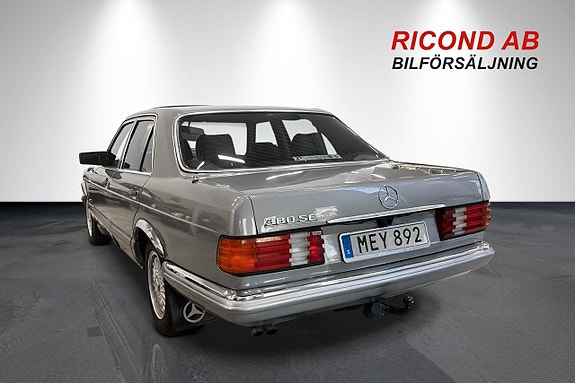 Mercedes-Benz 300 SE 7 of 23