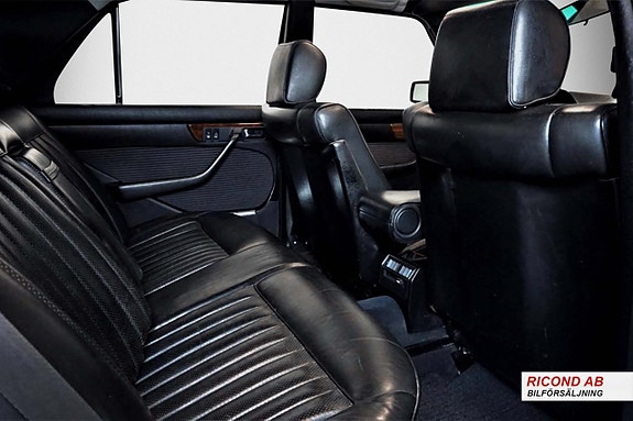 Mercedes-Benz 300 SE 20 of 23