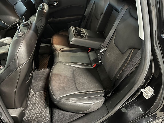 Jeep Compass 6 of 8