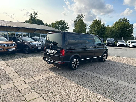 Volkswagen Multivan 7 of 25