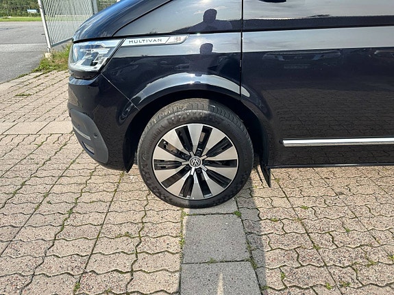 Volkswagen Multivan 24 of 25