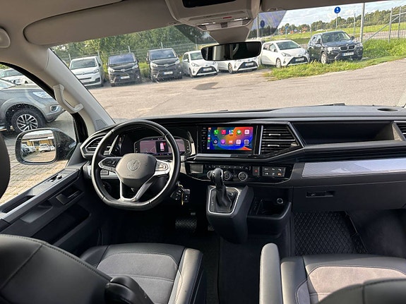 Volkswagen Multivan 14 of 25