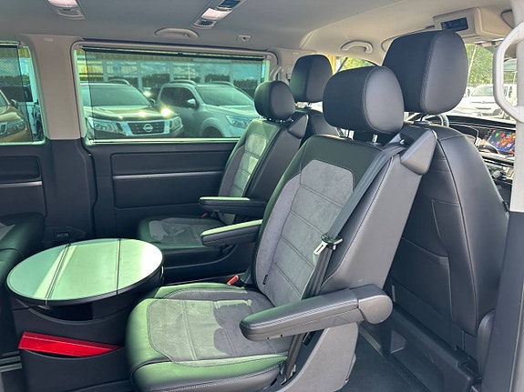 Volkswagen Multivan 9 of 25
