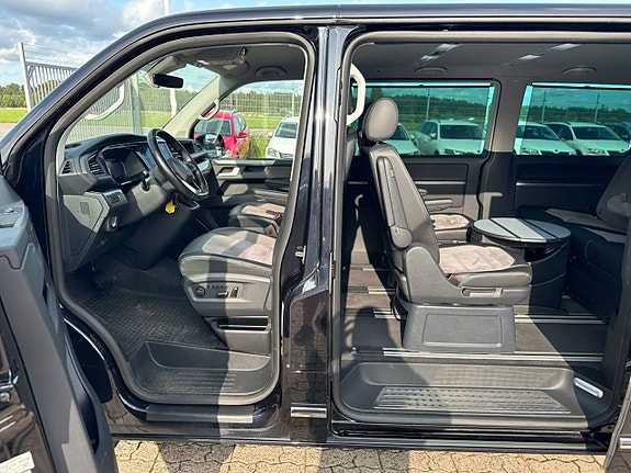Volkswagen Multivan 16 of 25