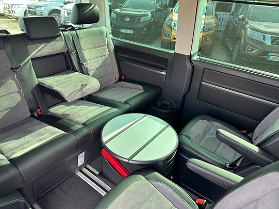 Volkswagen Multivan 13 of 25