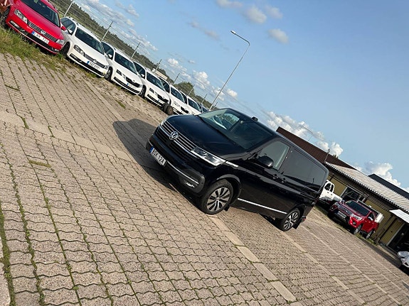 Volkswagen Multivan 25 of 25