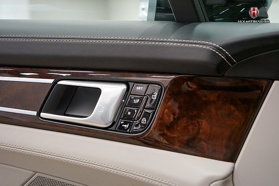 Porsche Panamera Turbo 25 of 28