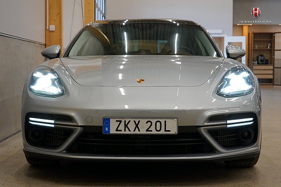 Porsche Panamera Turbo 4 of 5