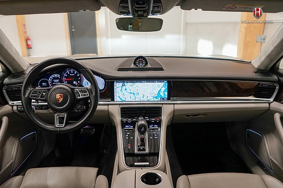Porsche Panamera Turbo 14 of 28