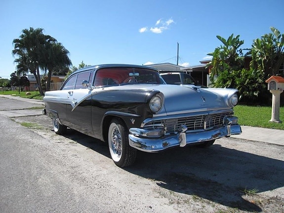 Ford Fairlane 11 of 26