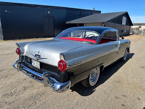 Ford Fairlane 20 of 26