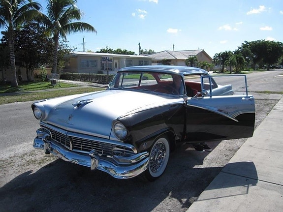 Ford Fairlane 10 of 26