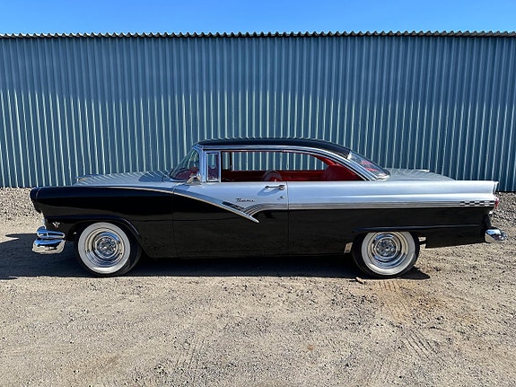 Ford Fairlane 21 of 26