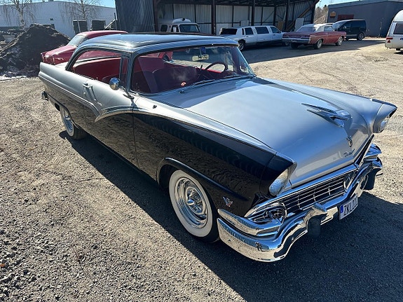 Ford Fairlane 19 of 26