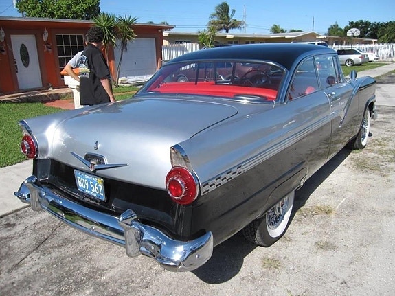 Ford Fairlane 7 of 26