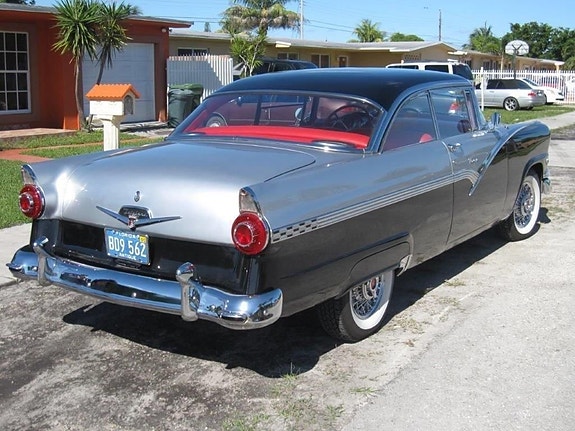 Ford Fairlane 12 of 26