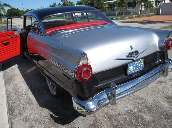 Ford Fairlane 8 of 26