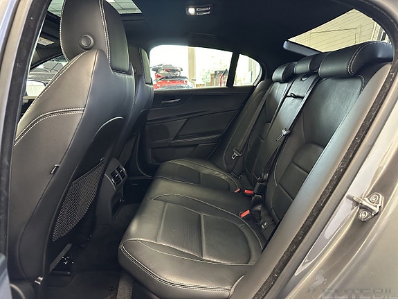 Jaguar XE 11 of 24