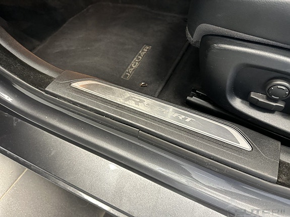Jaguar XE 23 of 24