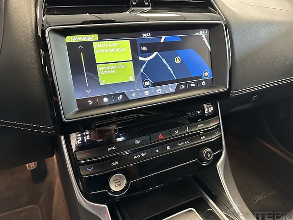 Jaguar XE 12 of 24