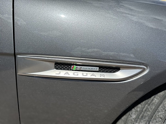 Jaguar XE 7 of 24