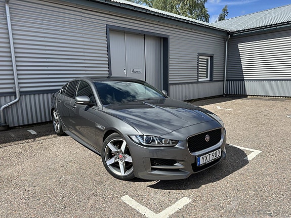 Jaguar XE 5 of 24