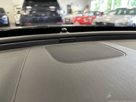 Jaguar XE 16 of 24