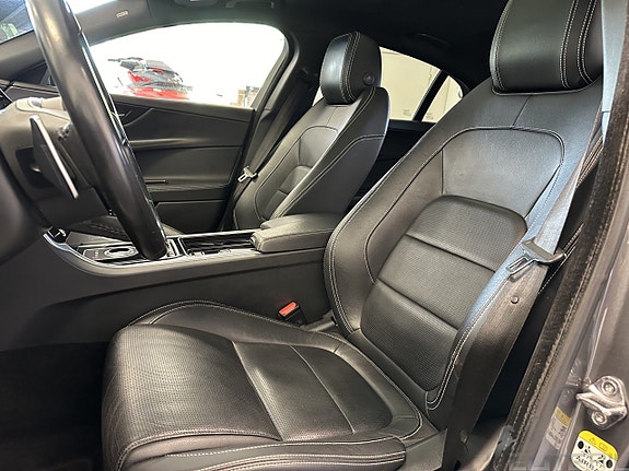 Jaguar XE 9 of 24