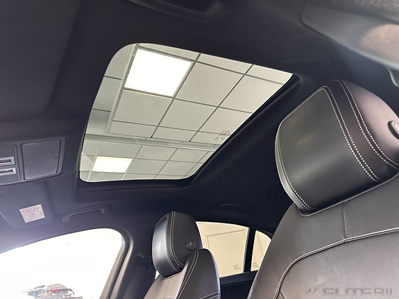 Jaguar XE 10 of 24