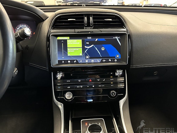 Jaguar XE 21 of 24