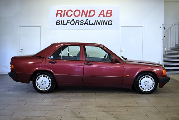 Mercedes-Benz 190 E 2 of 5
