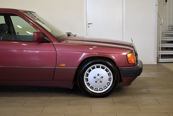 Mercedes-Benz 190 E 4 of 5