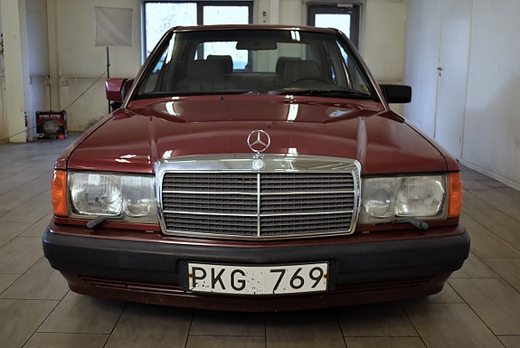Mercedes-Benz 190 E 9 of 20